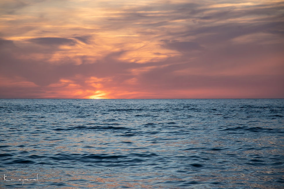 Miniature : Le soleil s'est couché au travers des nuages au dessus de l'océan Atlantique