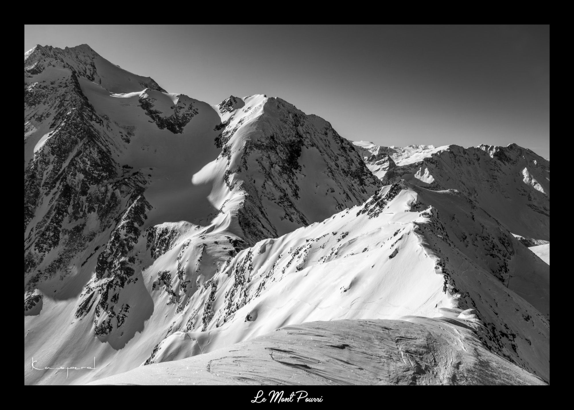 Paysage enneigé de la Vanoise photographié en noir et blanc