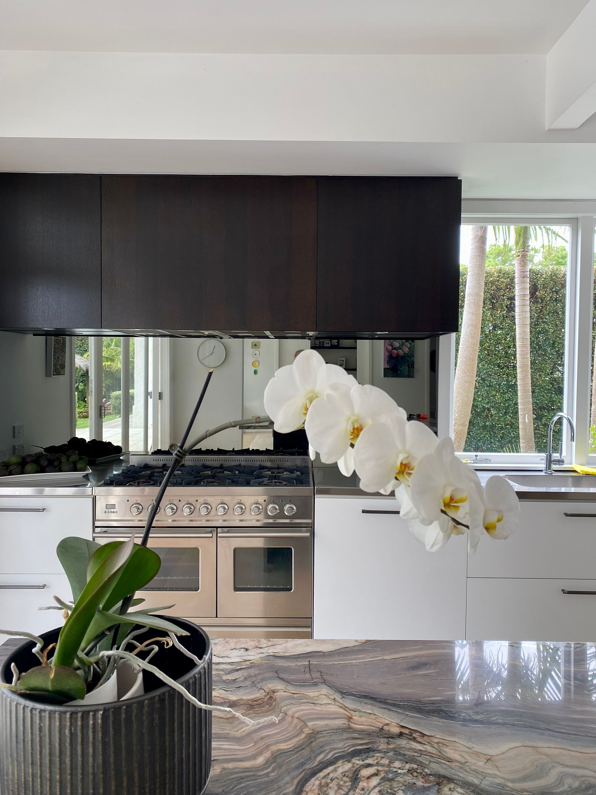 mirrored kitchen splashback