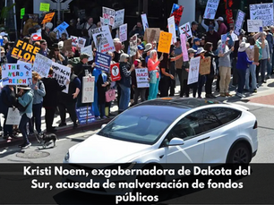 Kristi Noem, exgobernadora de Dakota del Sur, acusada de malversación de fondos públicos