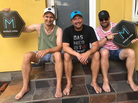 DAS HIER IST EWIG - ewig für heute. Bild von der 1-Jahr-einfach.mike-Feier mit Markus Lintner und Andy Steindl