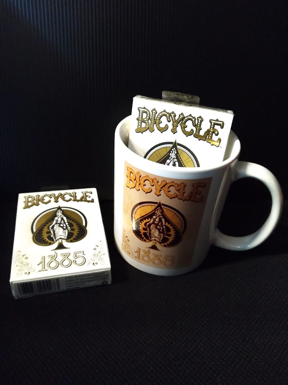 Bicycle 1885 Playing Cards Mug set