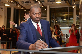 Hakeem "The Dream" Olajuwan signing "Heart of a Champion" poster