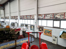 Weltweit einzigartige Sammlung an Lkw-Emblemen