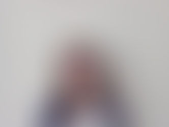 Back to school! We played "guess the word" and "who am I?" to remember vocabularies in english. Jogamos "guess the word" e "quem sou eu" para relembrarmos vocabulários em inglês