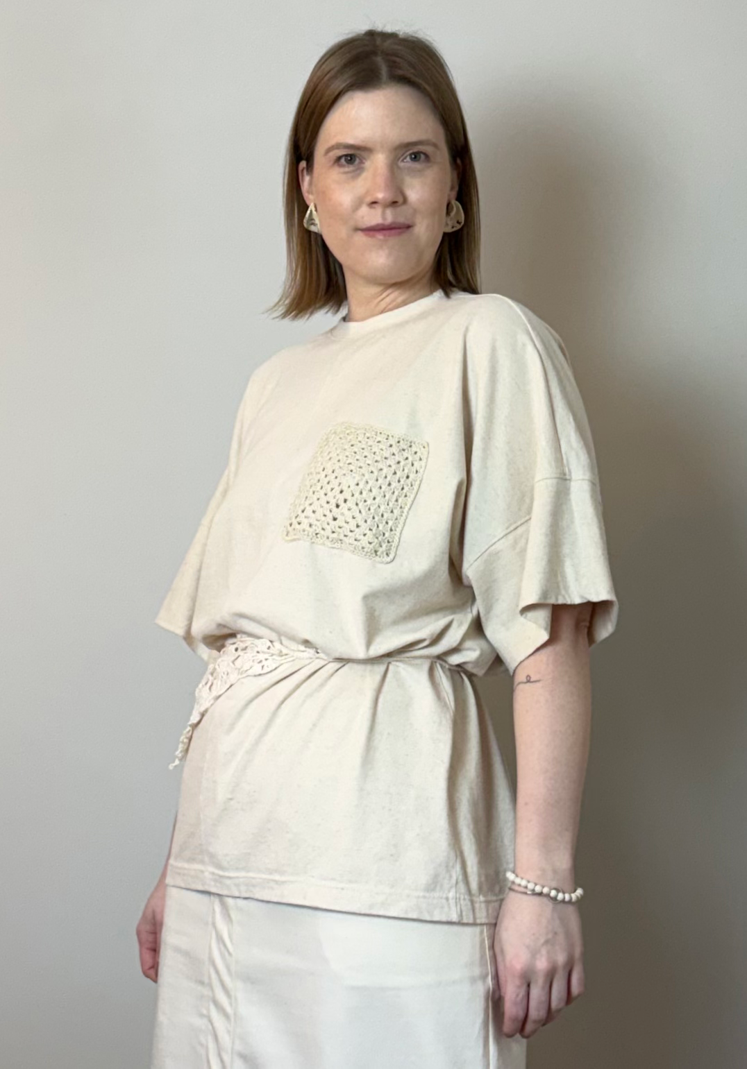 .camiseta BETINA BOLSO CROCHÊ