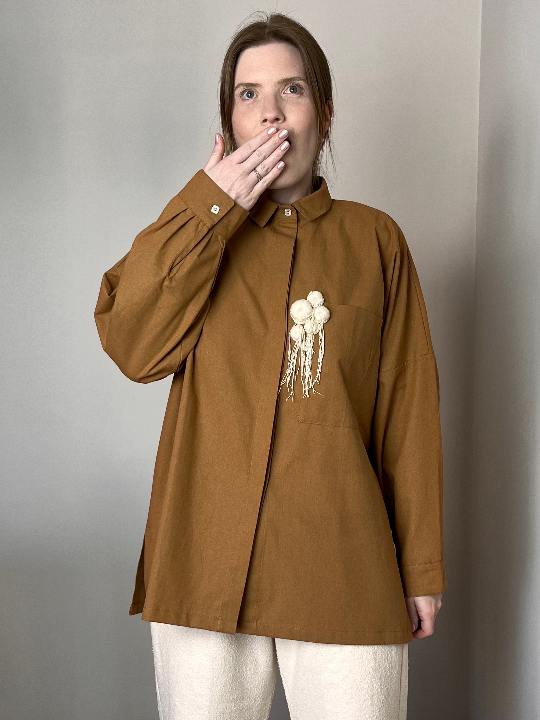 .camisa LUCIA oversized bolso BORDADO
