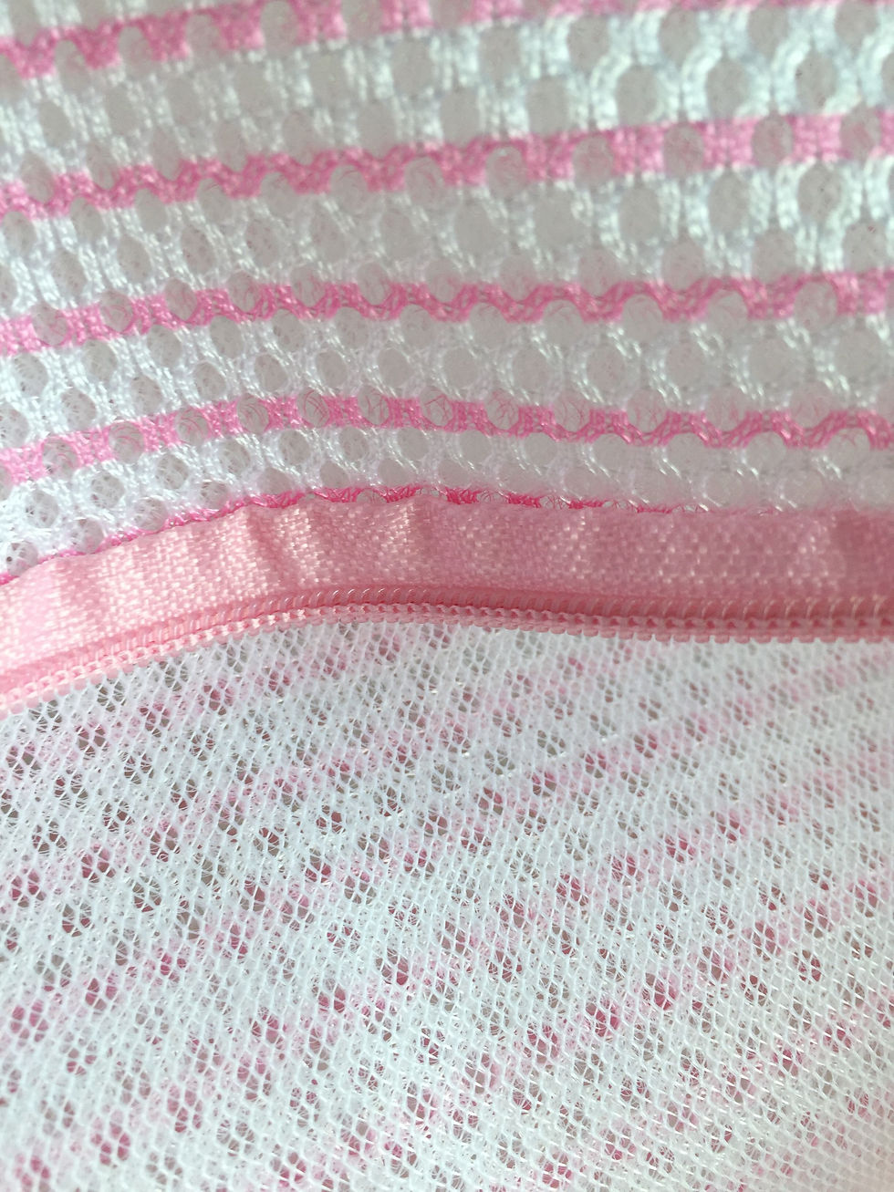 Thumbnail: Lingerie Washbag Pink & White