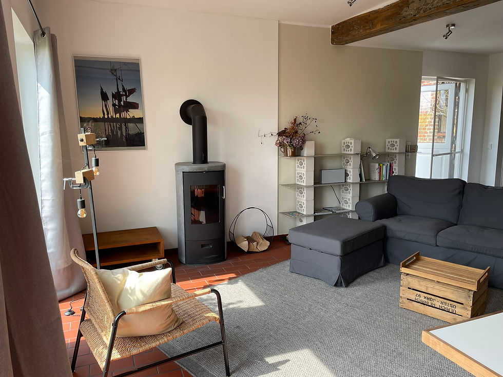 Wohnzimmer mit Kamin