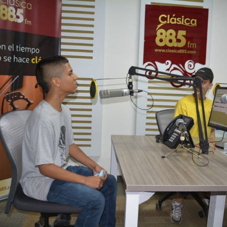 Jóvenes se gradúan como periodistas comunitarios