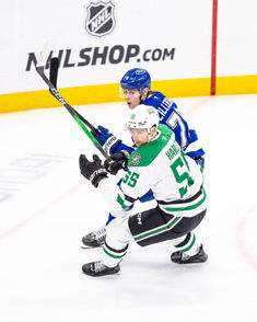 The Tampa Bay Lightning defeated the Dallas Stars for their fourth straight win on Thursday