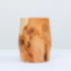 Becherartiger Design Stifthalter aus Holz