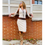 Miniatura: Modelo con vestido beige, cinturón marrón y botas; TOPIXMODA