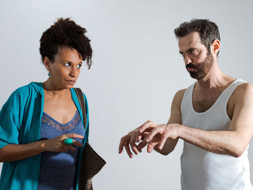 Espetáculo “As mulheres, os hormônios e eu” quebra tabus relacionados ao universo feminino 