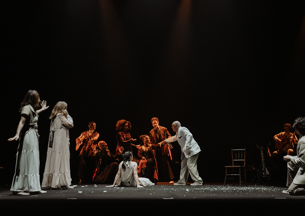 “As Armas Milagrosas: seis personagens à procura da existência” transforma Pirandello e Aimé Césaire em um ataque direto ao racismo estrutural no Brasil contemporâneo