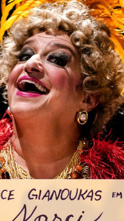 Grace Gianoukas faz temporada final de Nasci pra ser Dercy no Teatro Itália