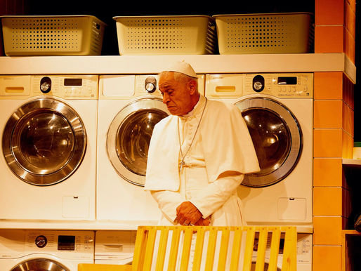 "Entre Franciscos, o Santo e o Papa": Uma Jornada Teatral Envolvente Chega a São Paulo