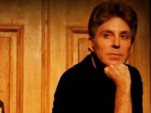 Edwin Luisi reestreia “Eu Sou Minha Própria Mulher” no Teatro Poeira, com direção de Herson Capri