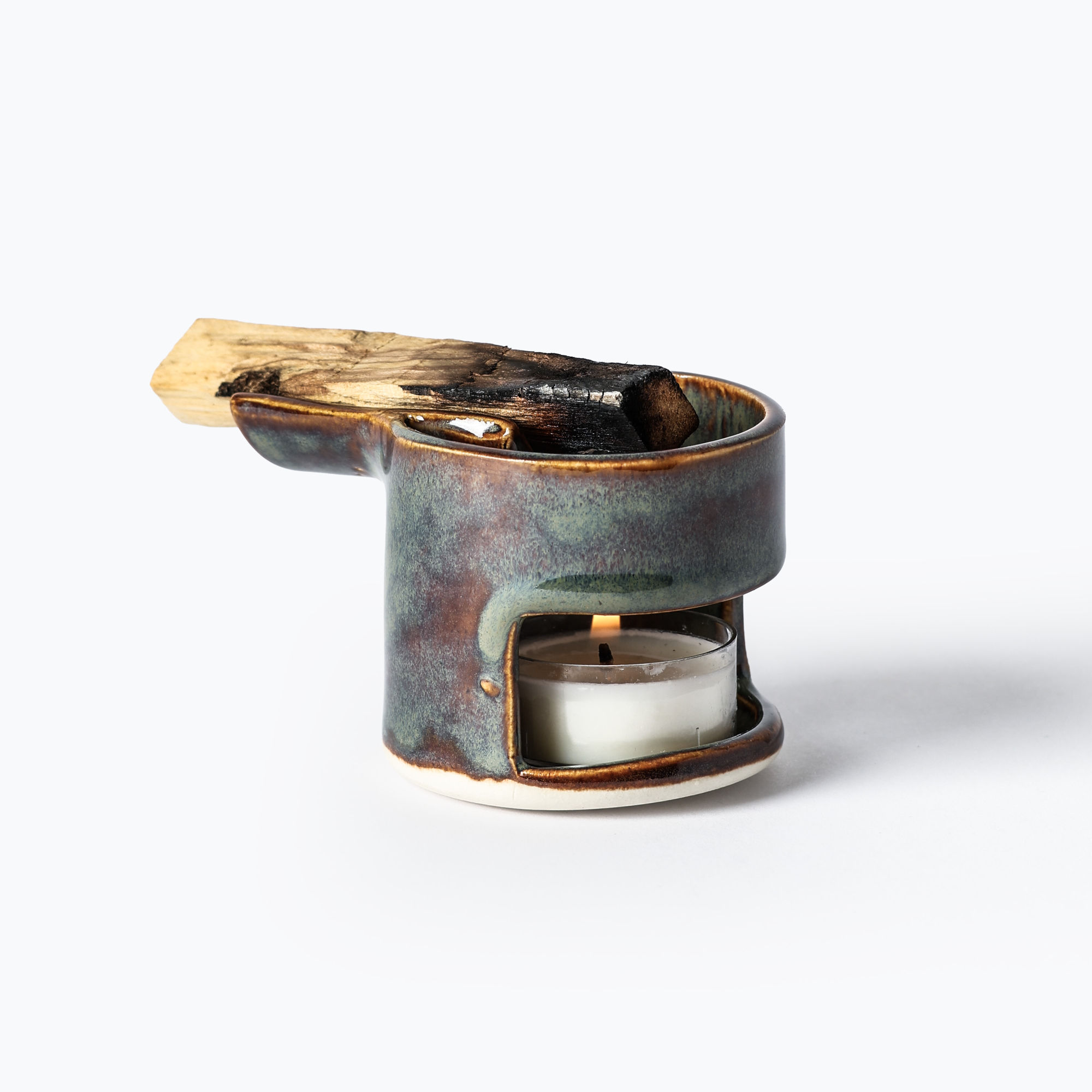 Quemador de palo santo, hecho en Costa Rica, en cerámica artesanal