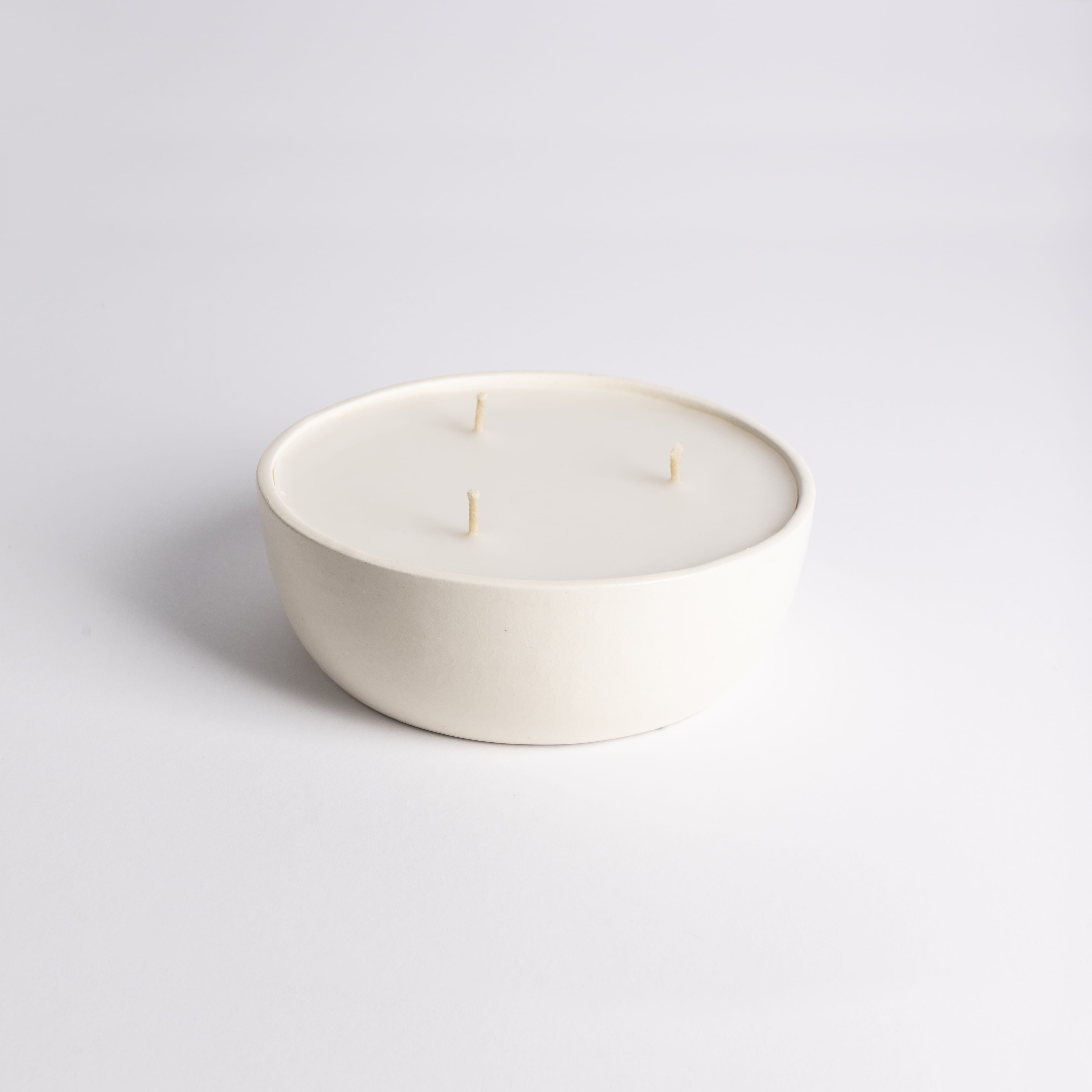 Vela aromática en cerámica, tres mechas, color blanco, especial para exteriores