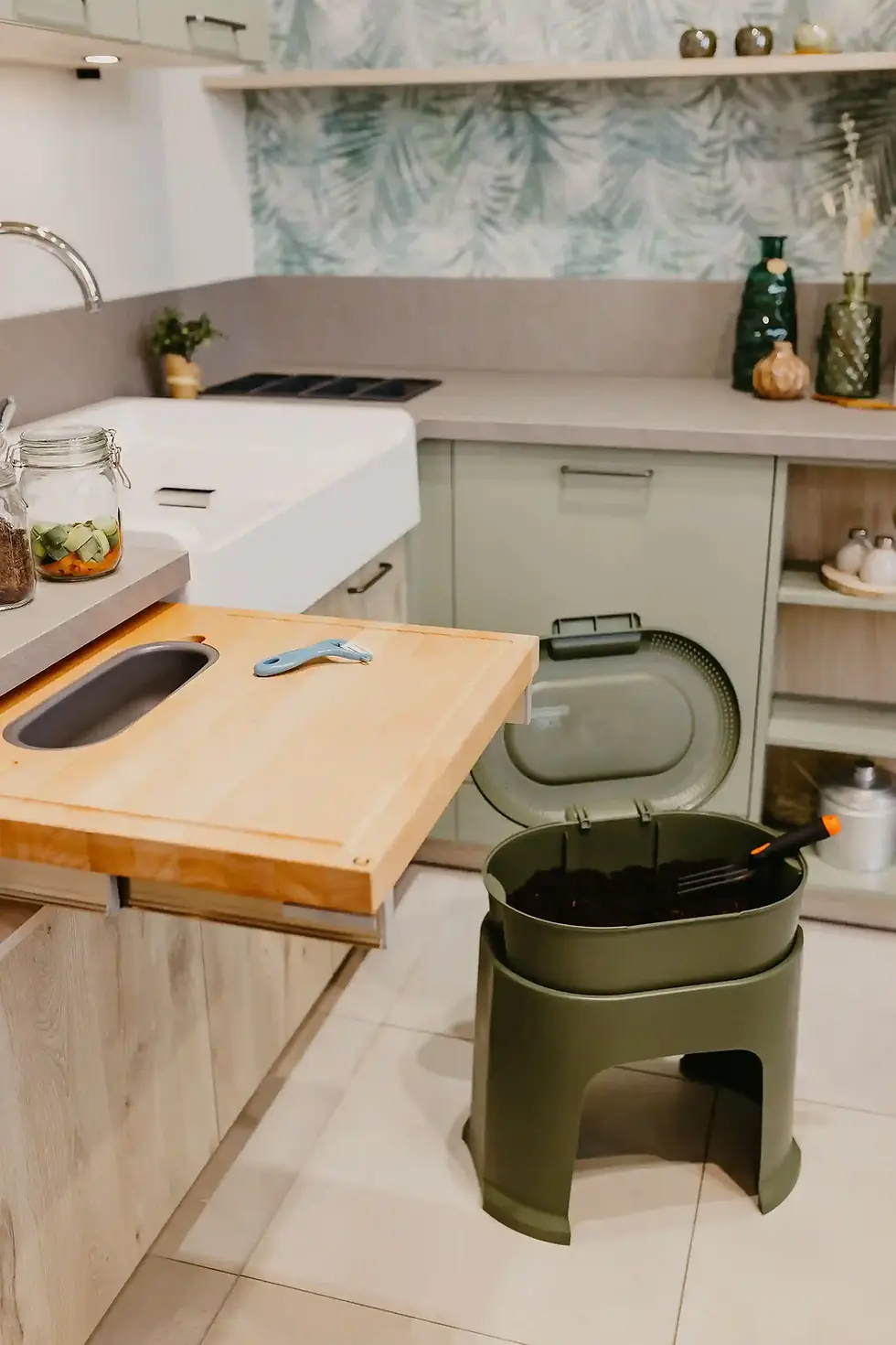 Miniature : Lombricomposteur Magic Lombric design dans une cuisine moderne