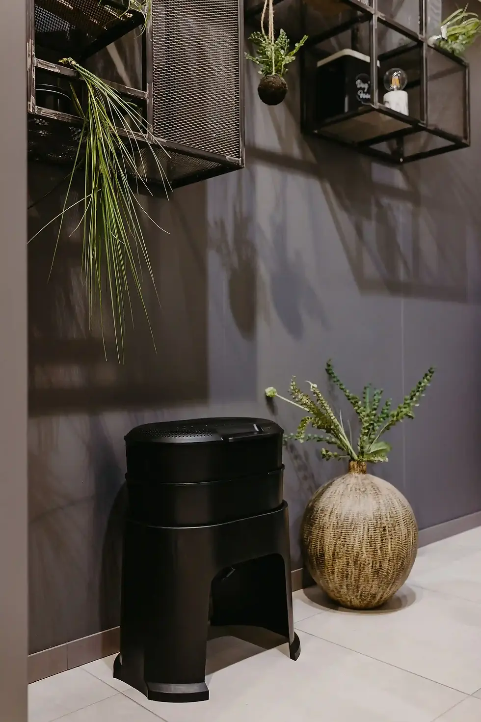 Miniature : Profil du lombricomposteur Magic Lombric, démontrant sa conception compacte et empilable