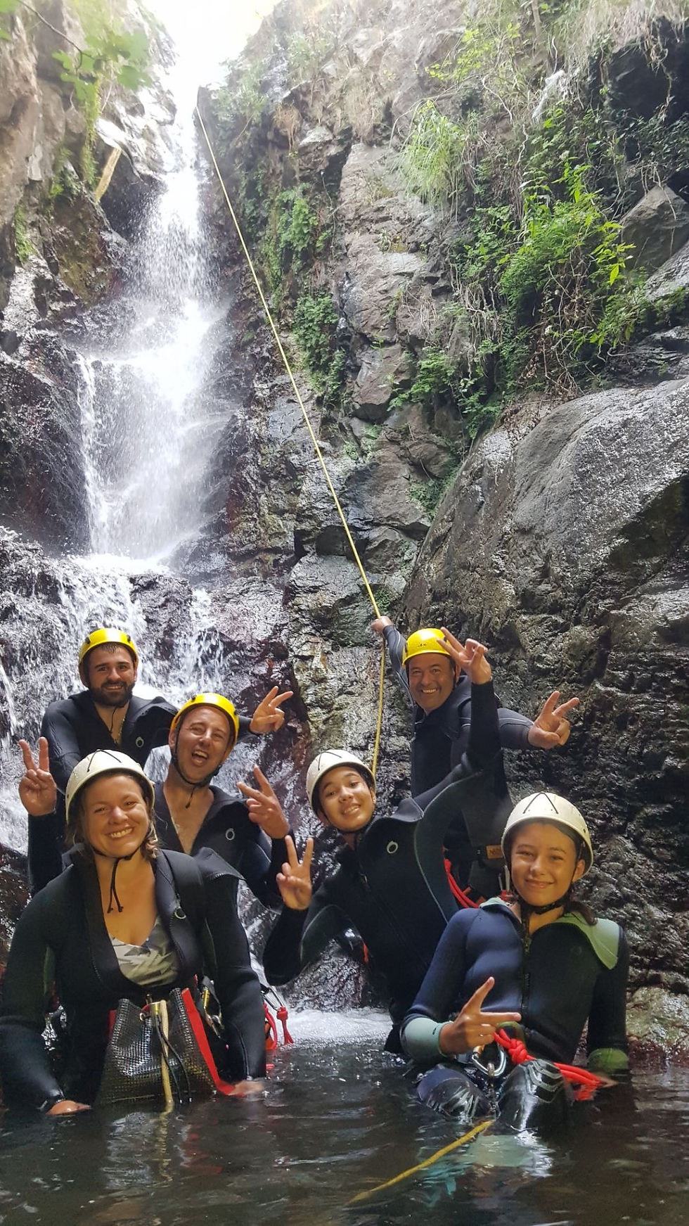 Encore une équipe qui s'est régalée dans la descente du Canyon d'eaux chaudes ! Bravo!