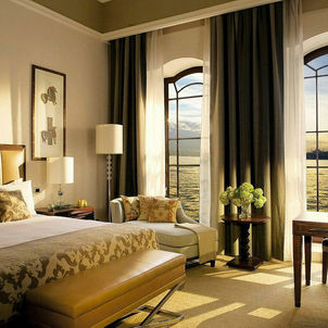 Luxury-hotel-interior-design-on-the-water-1.jpeg