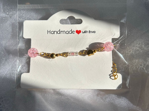 Bracelet artisanal doré avec perles roses