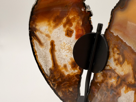 Crystal Guide Series: The Grounding Magic of Agate – Properties, Archangel Association, and Cleansing Tips