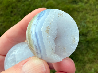 Crystal Guide Series: The Gentle Whisper of Blue Lace Agate – Properties, Archangel Association, and Cleansing Tips
