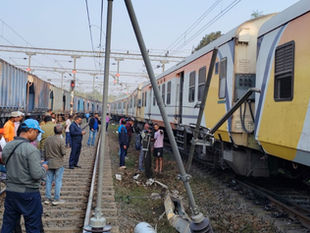 दुमका स्टेशन पर रामपुरहाट-जसीडीह पैसेंजर ट्रेन दुर्घटनाग्रस्त, 2 बोगी पटरी से उतरी