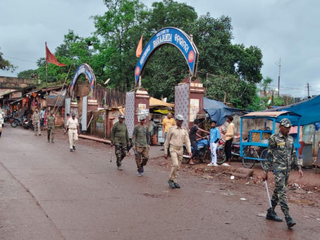 दुर्गा पूजा को लेकर बड़ाजामदा में पुलिस ने निकाला फ्लैग मार्च