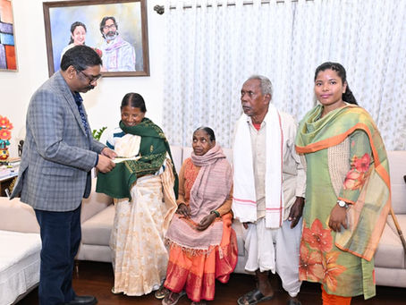 मुख्यमंत्री से ट्रिपल आईटी में चयनित आदिवासी छात्रा सविता कच्छप ने की भेंट, मिला 2 लाख रुपए की प्रोत्साहन राशि