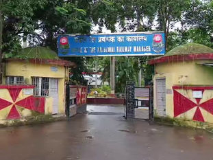 चक्रधरपुर रेल मंडल में बड़ी कार्रवाई, दो आरपीएफ अधिकारी मुख्यालय अटैच, महिला से 15 हजार की रिश्वत वसूली का आरोप