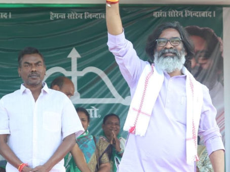 आदिवासी महिलाओं का चीर हरण हो रहा और सभी मौन साधे तमाशा देख रहे – हेमंत सोरेन