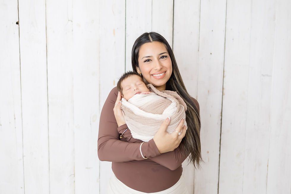 Albuquerque Newborn Photographer, Newborn Photo Outfits, Family Newborn Photos, Newborn Photography Tips, Studio Newborn Photography
