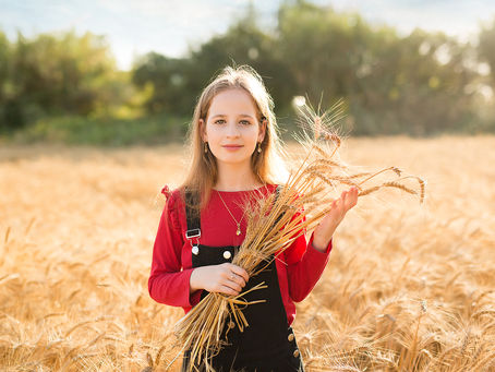 כבר לא ילדה, עדיין לא אישה