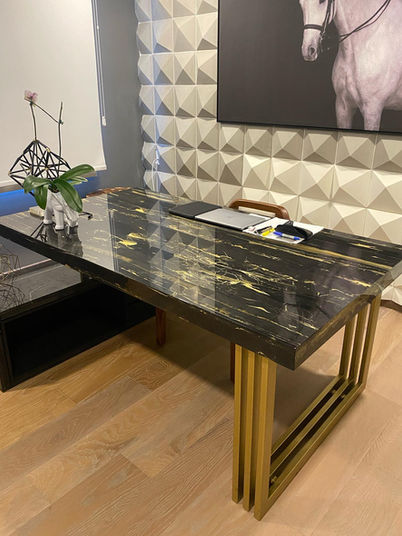 Escritorio de marmol negro