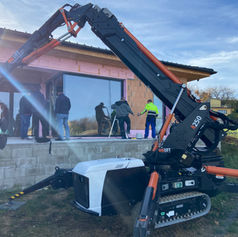 Pronájem minijeřábu BGLift M250, zasklívání skel.