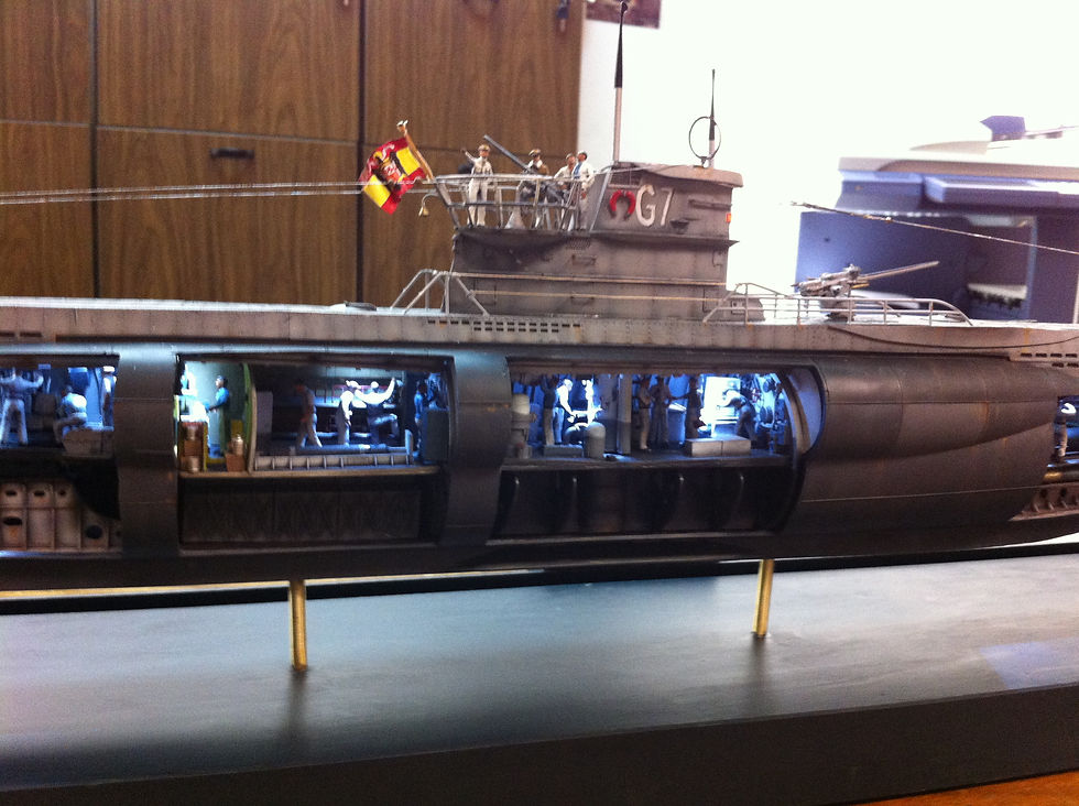 Submarino Tipo VII español G7 escala 1-72 con 4 secciones interiores 100 14x25 (