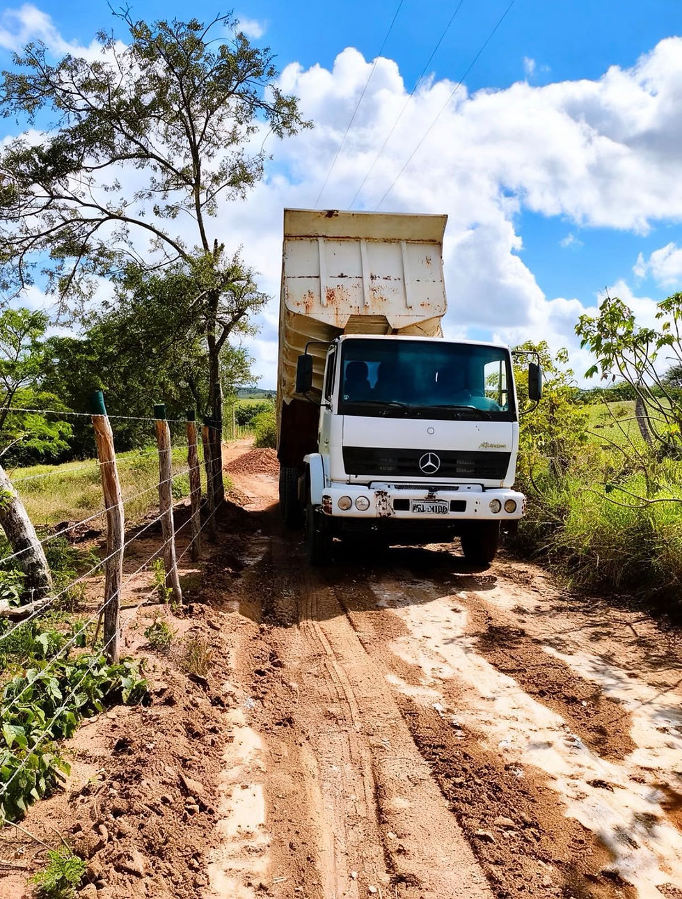 Rio Ipojuca passa por manutenção e limpeza