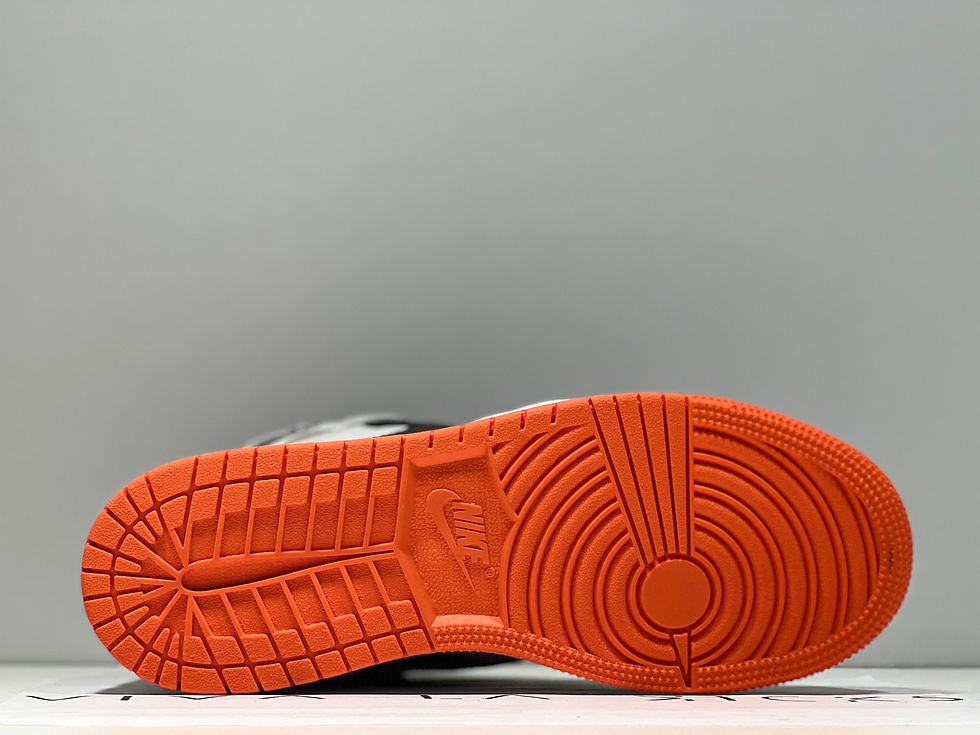 Thumbnail: Air Jordan 1 High OG Electro Orange GS 4.5Y