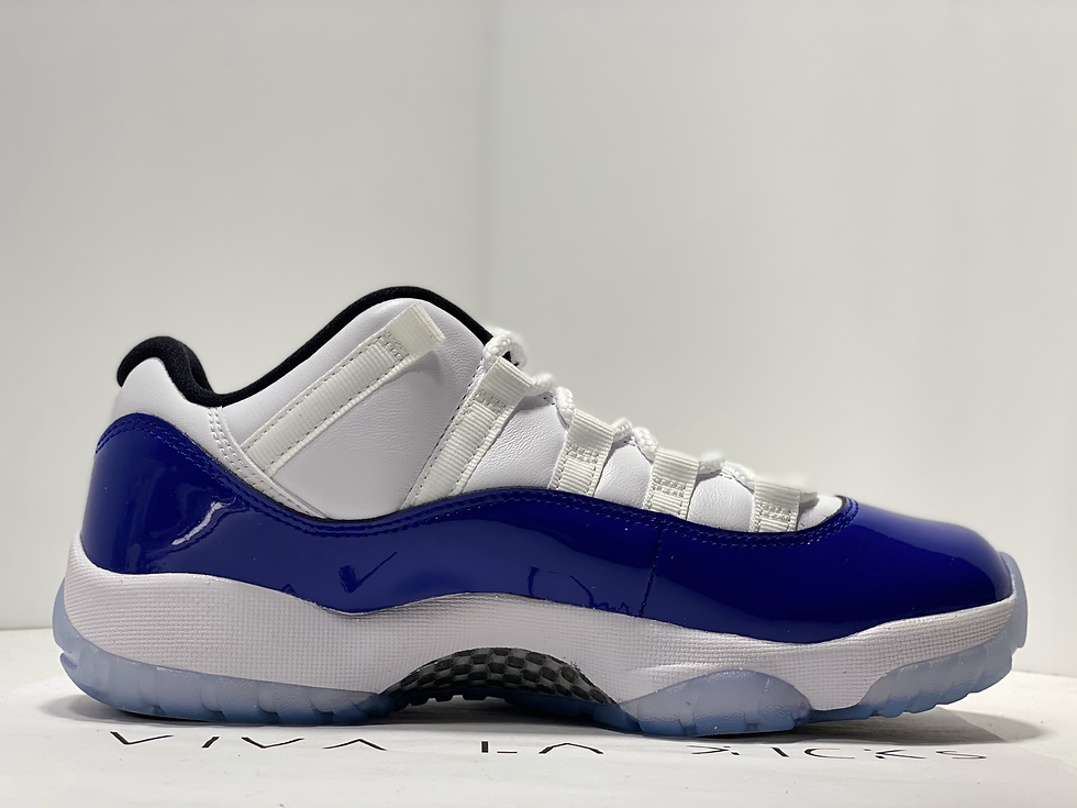 Thumbnail: Air Jordan 11 Retro Low White Concord