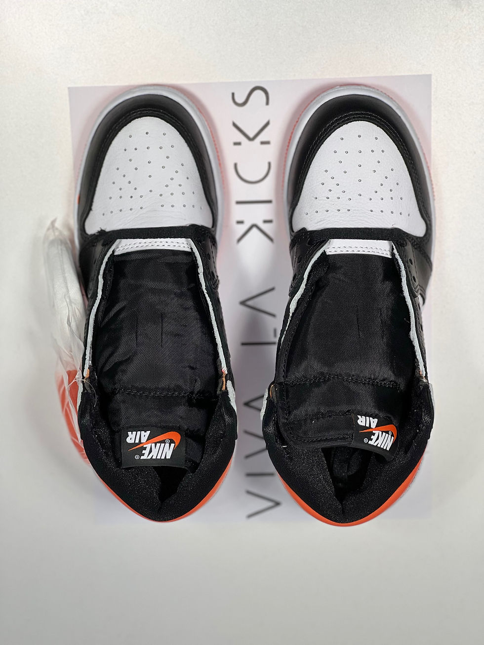 Thumbnail: Air Jordan 1 High OG Electro Orange GS 4.5Y