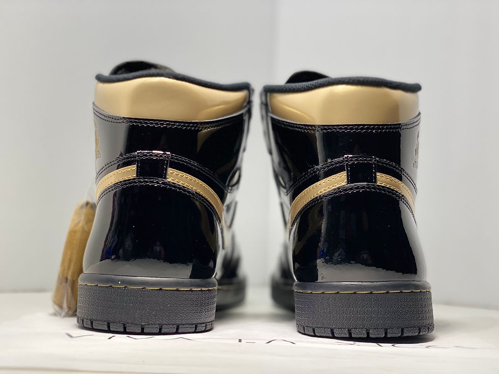 Thumbnail: Air Jordan 1 Retro Black Metallic Gold 2020