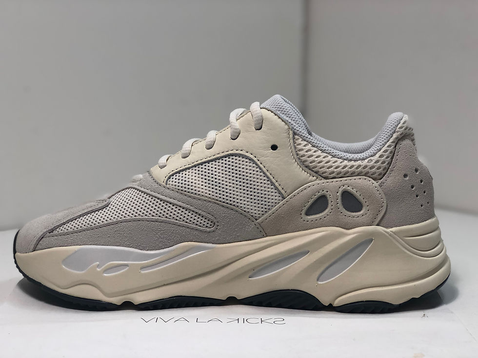 Thumbnail: Yeezy 700 V2 Analog