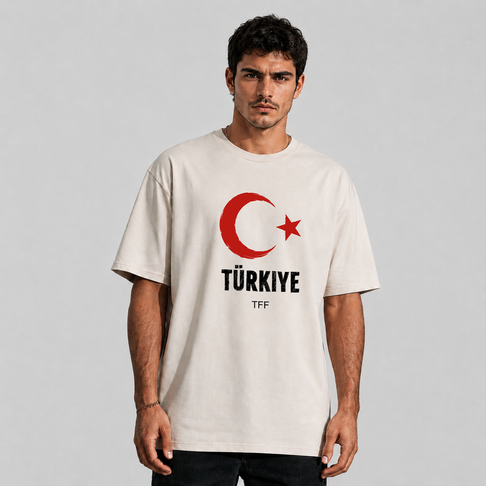 Man wearing a Türkiye crescent and star t-shirt.