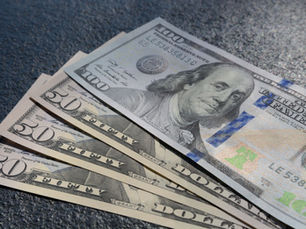 Dollar Holds Firm Amid Global Political Upheaval and U.S. Policy Uncertainty