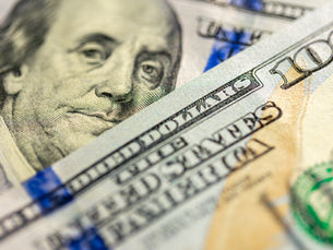 Dollar Stabilises After Fed Cut as Sterling and Yen Await Central Bank Decisions